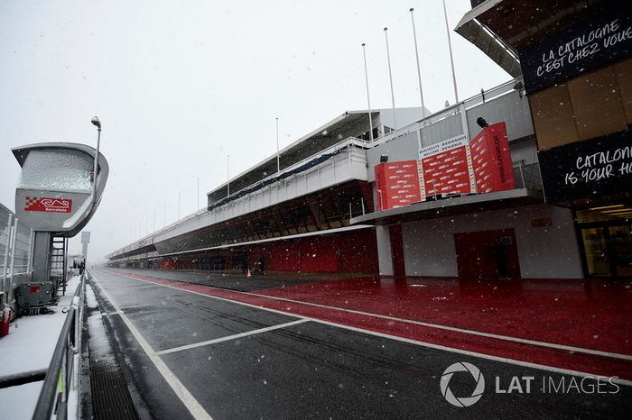 La nieve ha frenando el tercer día de test en Barcelona