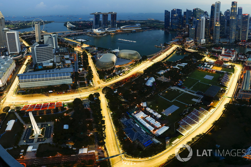 Bird's eye view of the illuminated Marina Bay Street Circuit