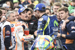 Le vainqueur Marc Marquez, Repsol Honda Team, le deuxième, Valentino Rossi, Yamaha Factory Racing