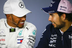 Yarış galibi Lewis Hamilton, Mercedes AMG F1, 3. Sergio Perez, Force India, basın toplantısı