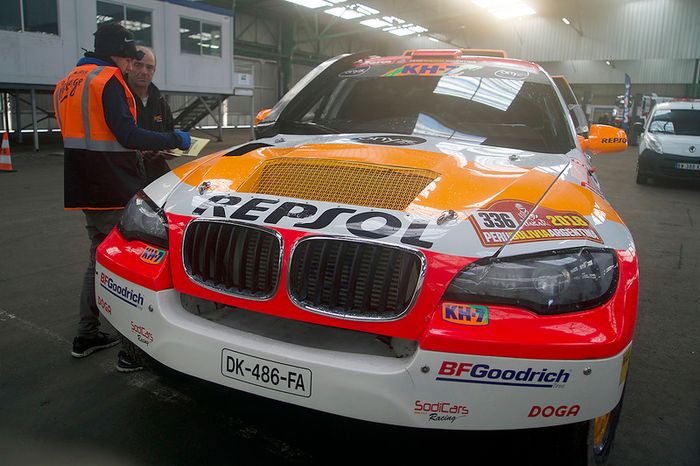 Los equipos se preparan en Le Havre para el largo viaje a Lima, Perú