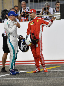 Sebastian Vettel, Ferrari SF71H, auteur de la pole position, et Valtteri Bottas, Mercedes-AMG F1
