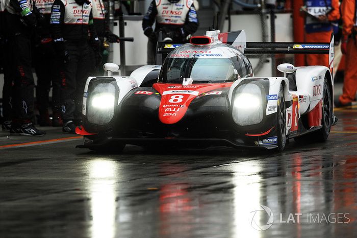 #8 Toyota Gazoo Racing Toyota TS050 Hybrid: Anthony Davidson, Sébastien Buemi, Kazuki Nakajima