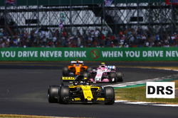 Nico Hulkenberg, Renault Sport F1 Team R.S. 18, voor Esteban Ocon, Force India VJM11