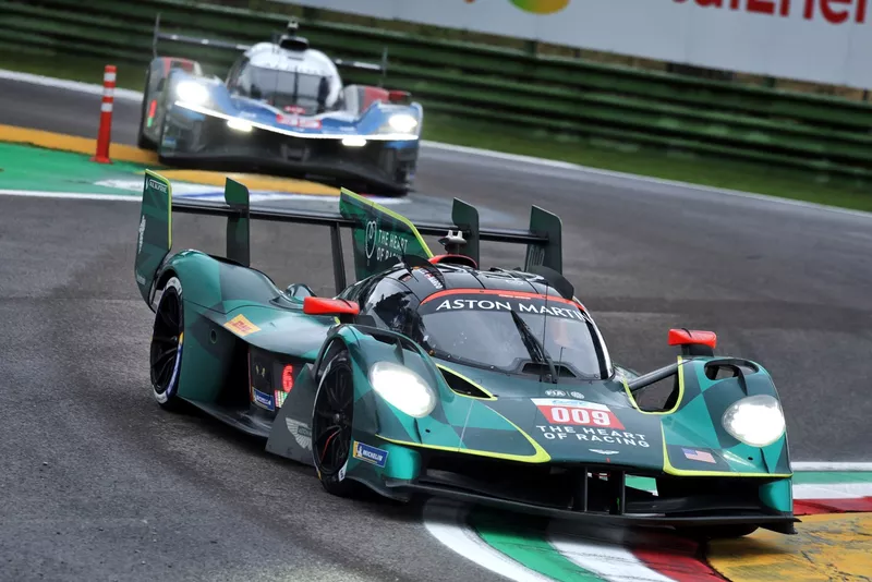 #009 Aston Martin Thor Team Aston Martin Valkyrie : Alex Riberas, Marco Sorensen