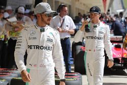 Pole position para Lewis Hamilton, Mercedes AMG F1, segundo de Nico Rosberg, Mercedes AMG F1