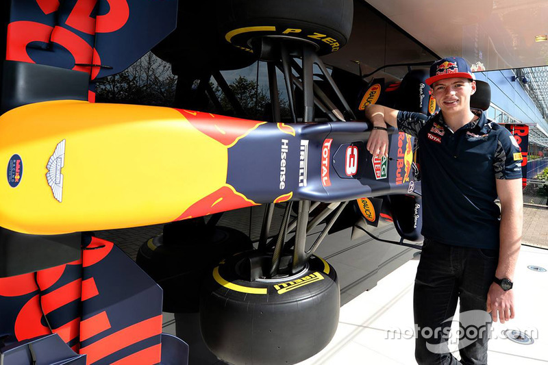 Max Verstappen stapt naar Red Bull Racing