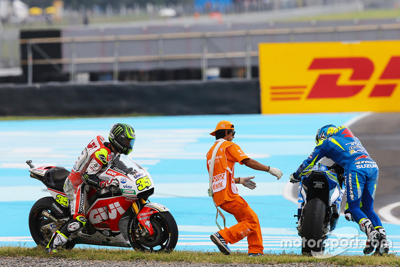 Aleix Espargaro, Team Suzuki MotoGP, Cal Crutchlow, Team LCR Honda crash