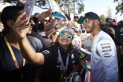 Lewis Hamilton, Mercedes AMG F1 Team, mit Fans