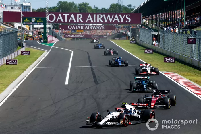 Yuki Tsunoda, AlphaTauri AT04, Valtteri Bottas, Alfa Romeo C43, George Russell, Mercedes F1 W14, Kevin Magnussen, Haas VF-23