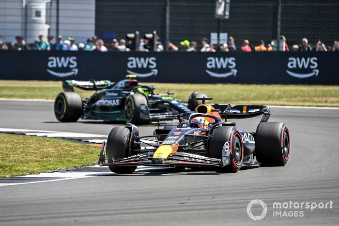 Max Verstappen, Red Bull Racing RB19, Lewis Hamilton, Mercedes F1 W14