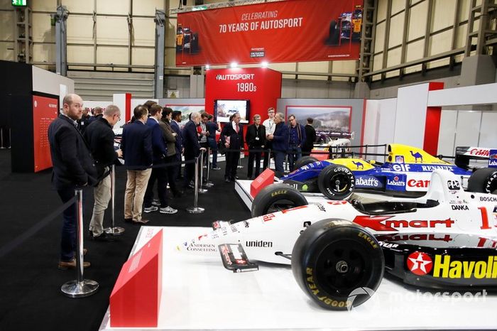 Giorgio Piola, de Motorsport Network, recorre la exhibición histórica de coches