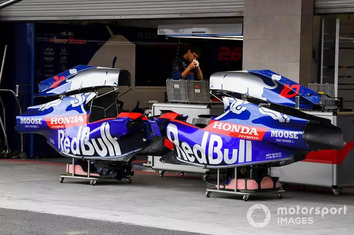 Cobertura do motor da Toro Rosso STR14 

