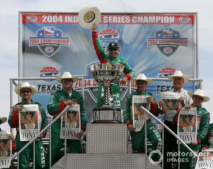 Depois de passar pela Mo Nunn Racing até 2002, entre 2003 e 2010 correu pela Andretti-Green, conquistando o título de 2004.