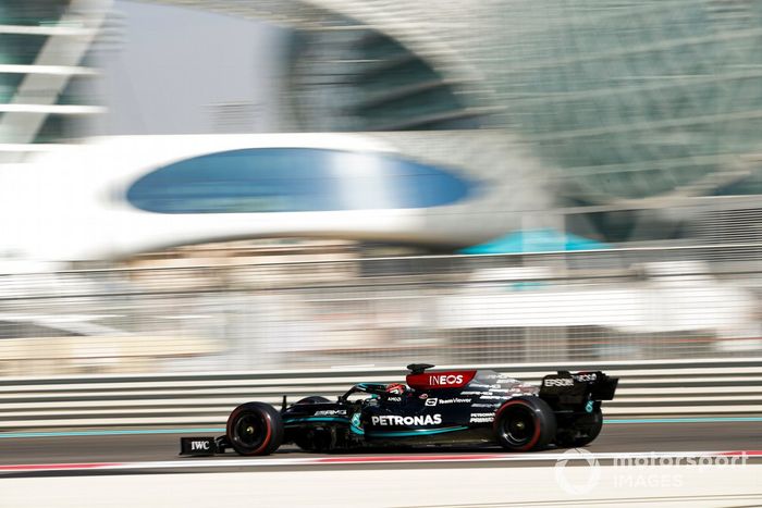 George Russell, Mercedes W10 adaptado (muleto) con los Pirelli de 18 pulgadas 