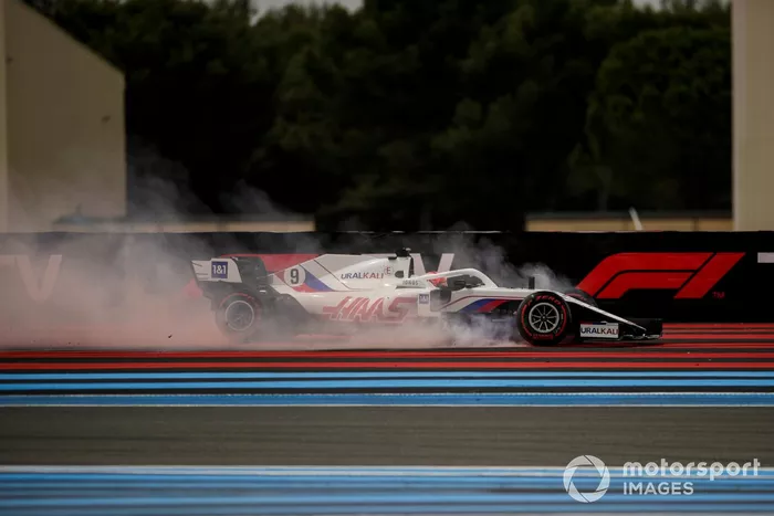 Nikita Mazepin, Haas VF-21, hace un trompo