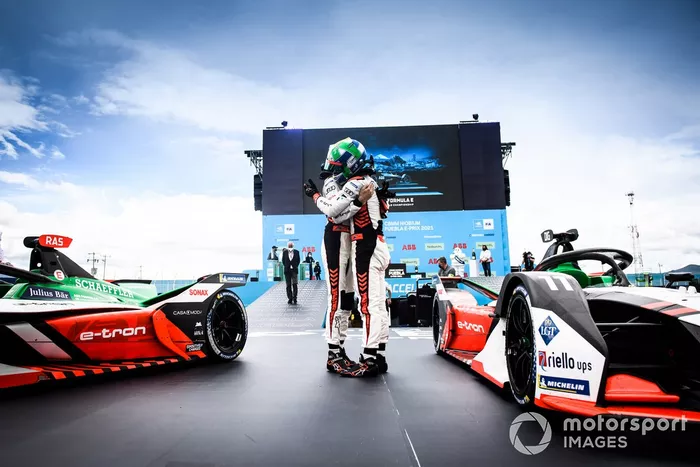 Segundo lugar Rene Rast, Audi Sport ABT Schaeffler, ganador Lucas Di Grassi, Audi Sport ABT Schaeffler, en Parc Ferme