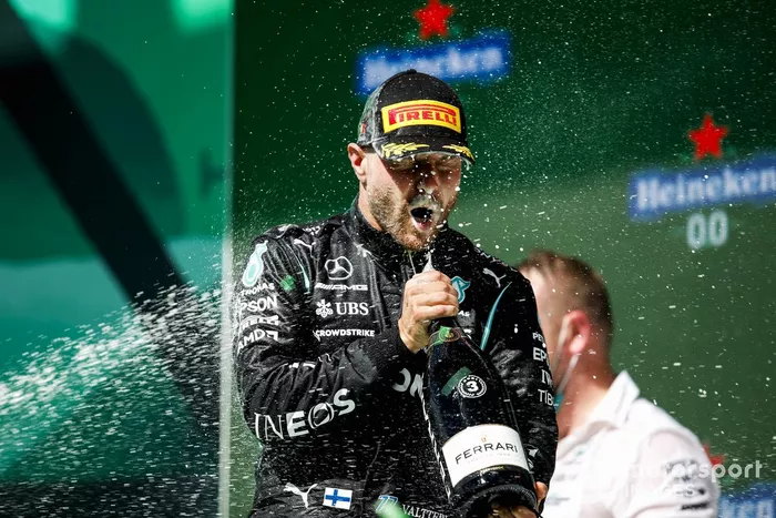 Podio: el tercer lugar Valtteri Bottas, Mercedes