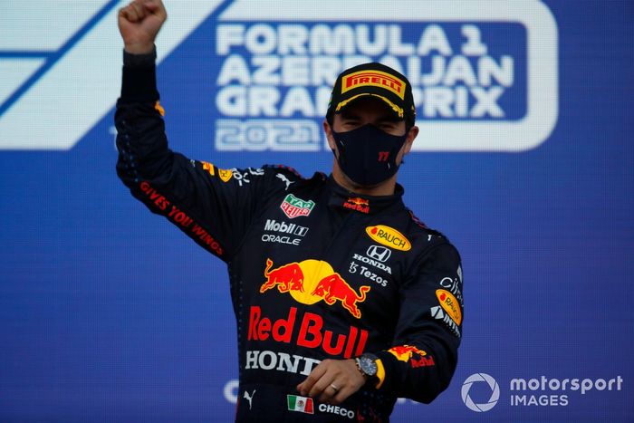 Podio: ganador de la carrera Sergio Pérez, Red Bull Racing
