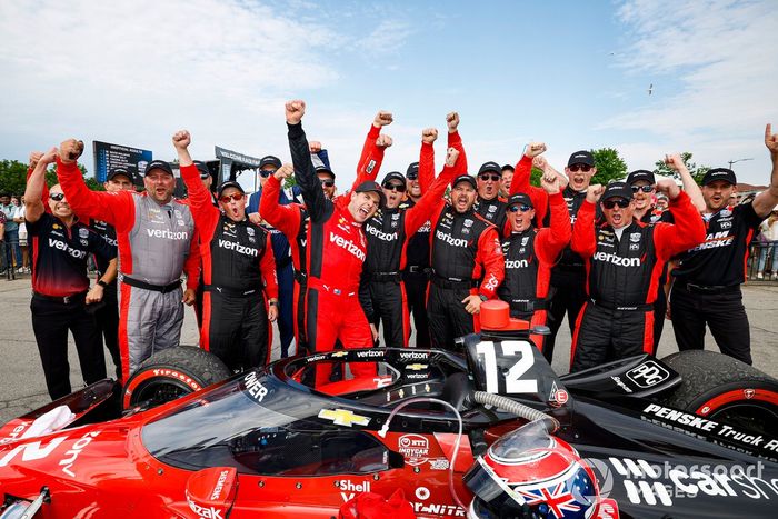 Ganador Will Power, Team Penske Chevrolet, celebra con el equipo