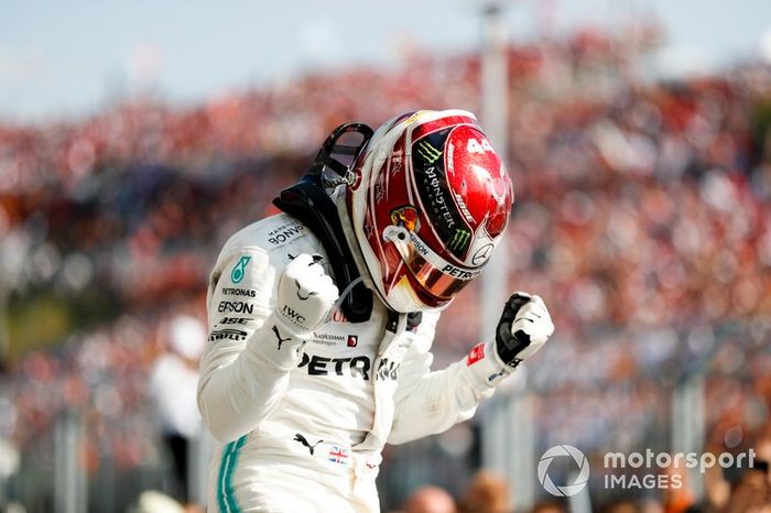 Ganador de la carrera Lewis Hamilton, Mercedes AMG F1 celebra