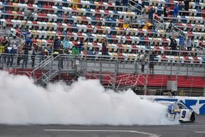 Race winner Chase Elliott, Hendrick Motorsports, Chevrolet Camaro NAPA Auto Parts
