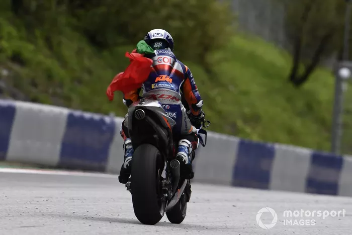 Ganador de la carrera Miguel Oliveira, Red Bull KTM Tech 3