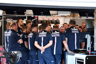Force India F1 garage meeting