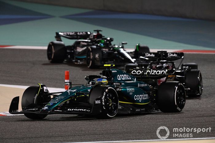 Fernando Alonso, Aston Martin AMR23, Valtteri Bottas, Alfa Romeo C43