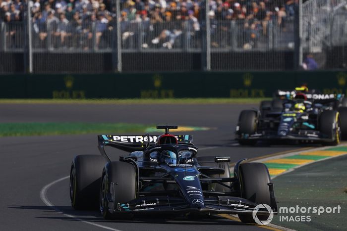 George Russell, Mercedes F1 W14, Lewis Hamilton, Mercedes F1 W14