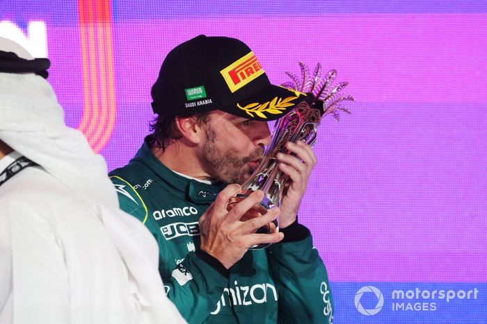 Podio: tercer lugar Fernando Alonso, Aston Martin F1 Team antes de ser sancionado 