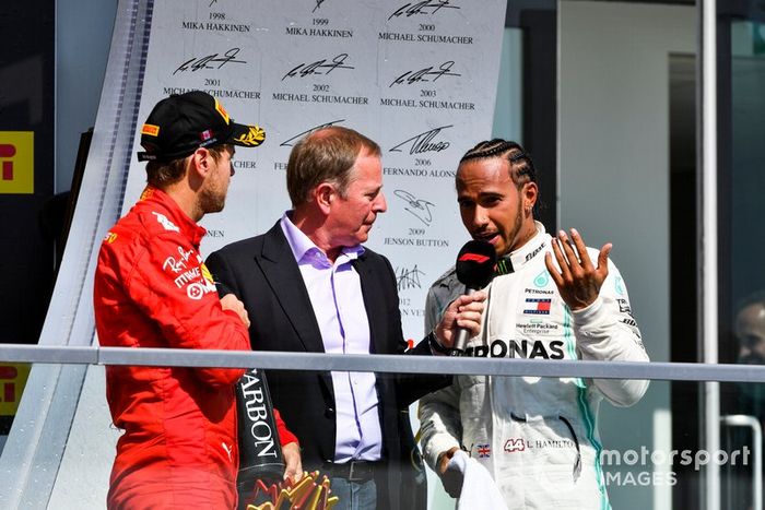 Sebastian Vettel, Ferrari e Lewis Hamilton, Mercedes AMG F1 parla a Martin Brundle, Sky TV sul podio