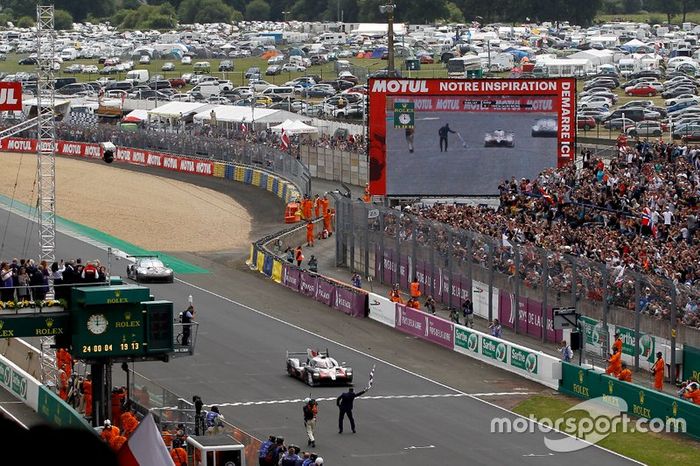 El ganador: #8 Toyota Gazoo Racing Toyota TS050: Sébastien Buemi, Kazuki Nakajima, Fernando Alonso