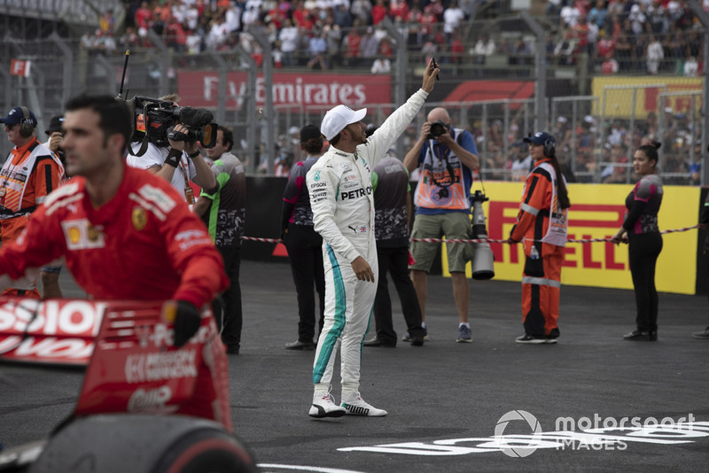 2018 F1 Dünya Şampiyonu Lewis Hamilton, Mercedes AMG F1, parc ferme