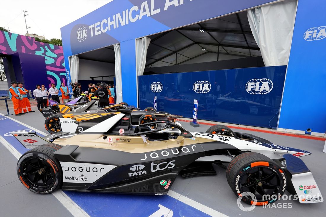 Jaguar TCS Racing Jaguar I-TYPE 7 de Mitch Evans Jaguar TCS Racing Jaguar I-TYPE 7, TAG Heuer Porsche Formula E Team Porsche 99X Electric Gen3 de Antonio Felix da Costa , TAG Heuer Porsche Formula E Team, N
