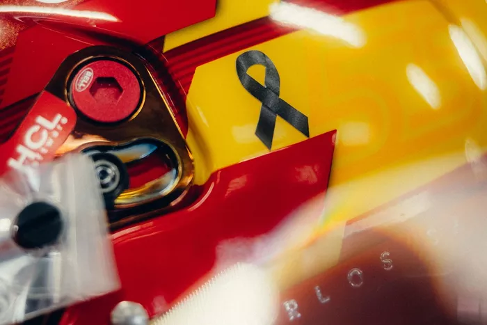 Carlos Sainz, Ferrari SF-24 helmet detail