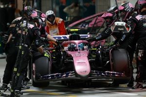 Pierre Gasly, Alpine A524, hace una parada en boxes