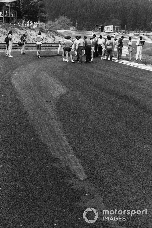 La carrera fue cancelada después de los entrenamientos libres, cuando la pista recién construida se dañó debido al calor