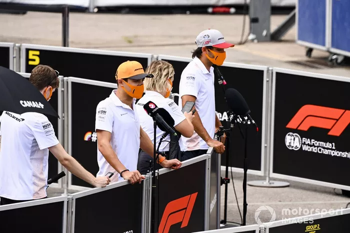 Lewis Hamilton, Mercedes-AMG Petronas F1,  Carlos Sainz Jr., McLaren