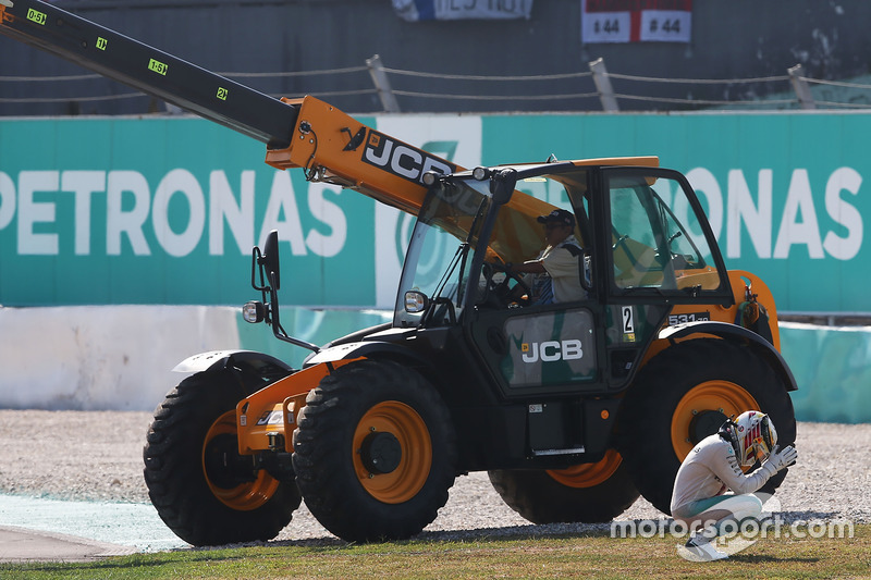 Lewis Hamilton, Mercedes AMG F1 retired si ritira dalla gara per la rottura del motore