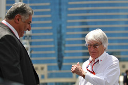 Azad Rahimov, Azerbaiyán Ministro de deporte con Bernie Ecclestone