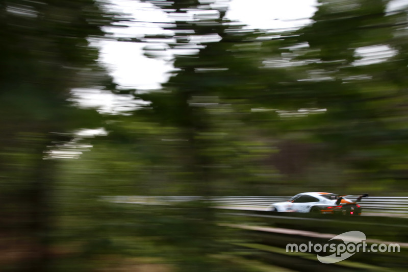 #86 Gulf Racing Porsche 911 RSR: Michael Wainwright, Adam Carroll, Ben Barker