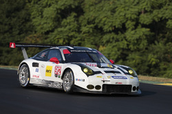#912 Porsche Team North America Porsche 911 RSR: Earl Bamber, Frédéric Makowiecki