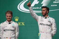 Podium: 2. Nico Rosberg, Mercedes AMG F1 und 1. Lewis Hamilton, Mercedes AMG F1