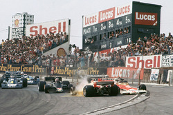 Clay Regazzoni, Ferrari 312T2, James Hunt, McLaren M23 kaza
