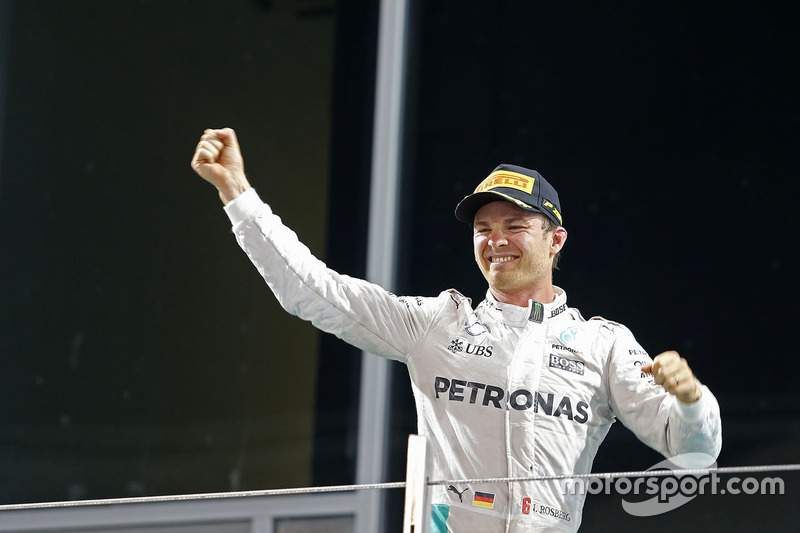 Podium: wereldkampioen Nico Rosberg, Mercedes AMG F1