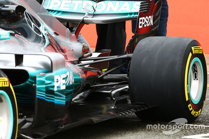Заднє антикрило Mercedes AMG F1 W08