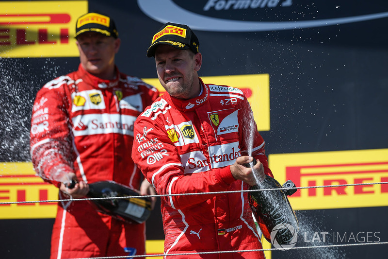 Podio: ganador de la carrera Sebastian Vettel, Ferrari