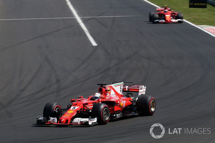 Raikkonen ficou preso atrás do companheiro, sem conseguir se aproximar para ultrapassar. 