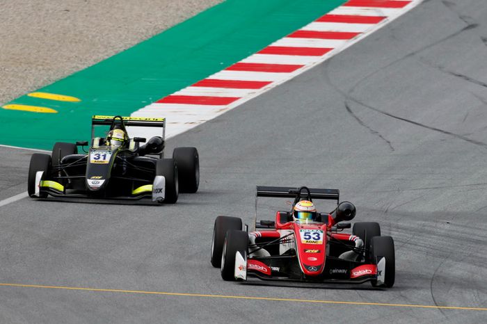Callum Ilott, Prema Powerteam, Dallara F317 - Mercedes-Benz, Lando Norris, Carlin Dallara F317 - Volkswagen